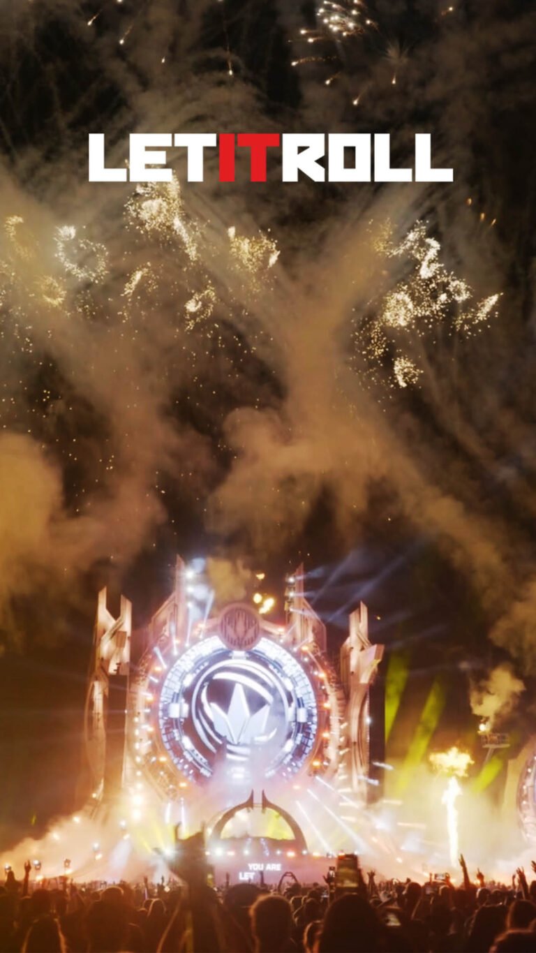 Hlavní scéna festivalu s ohněm